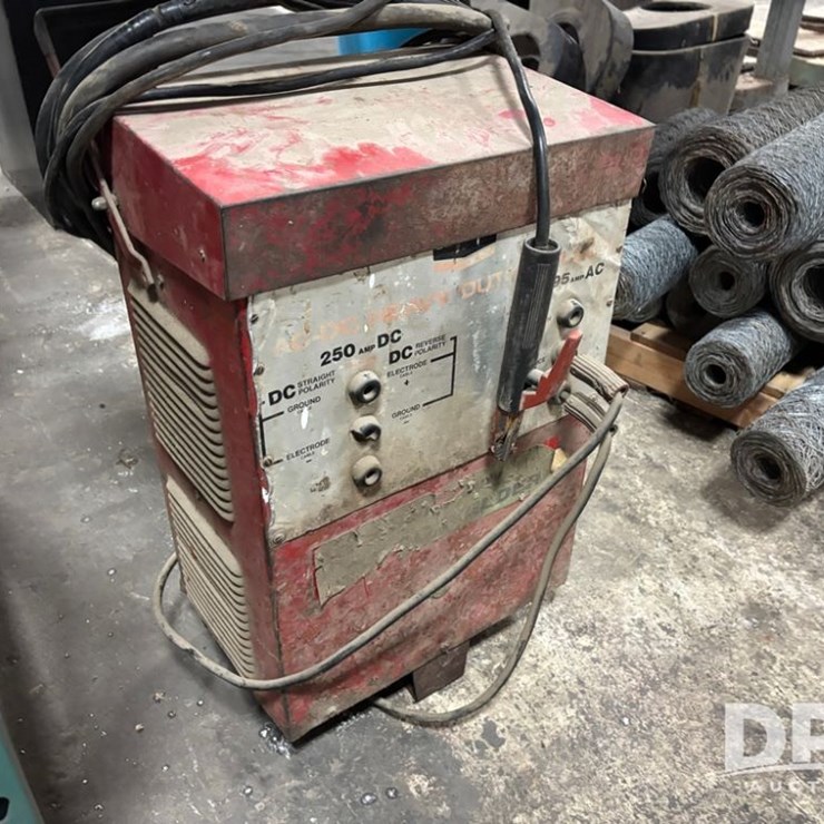 Lincoln Welder (DR11838)