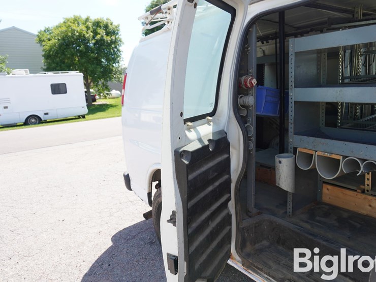 2004-chevrolet-express-1500-image-10