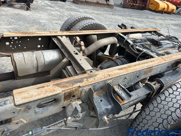 2020-ford-f350-xl-image-13