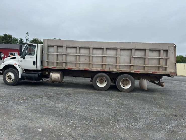 2005-international-durastar-4400-image-6