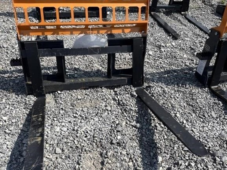 land-honor-pallet-forks-image-1