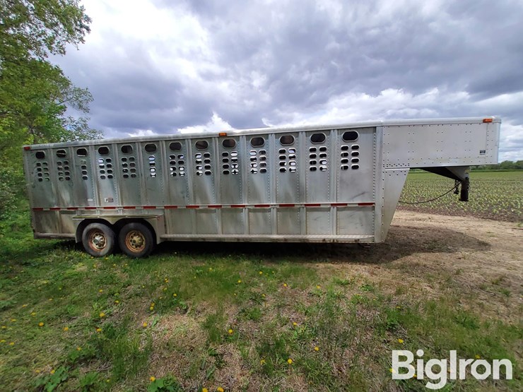2002-wilson-5724t-t/a-gooseneck-livestock-trailer-image-4