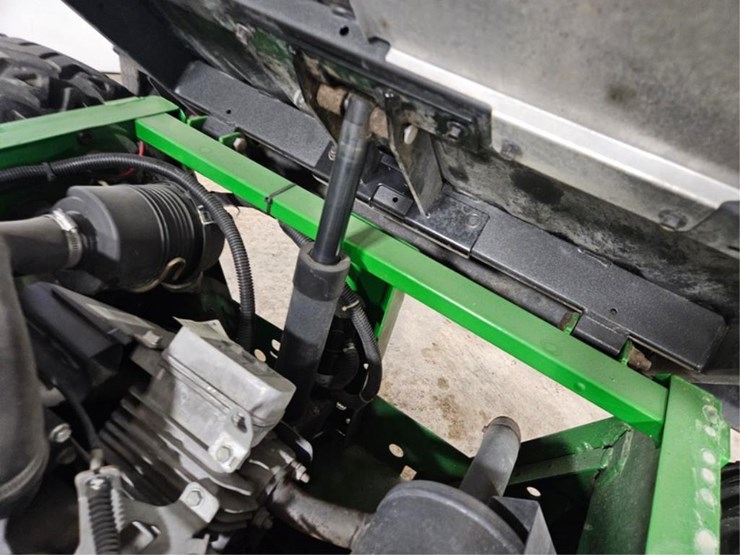 2014-john-deere-gator-image-16