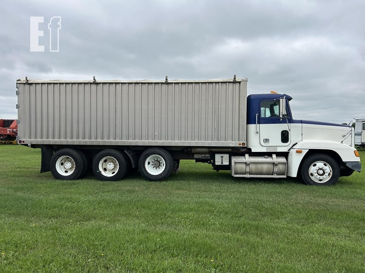 2001-freightliner-fld120-image-4