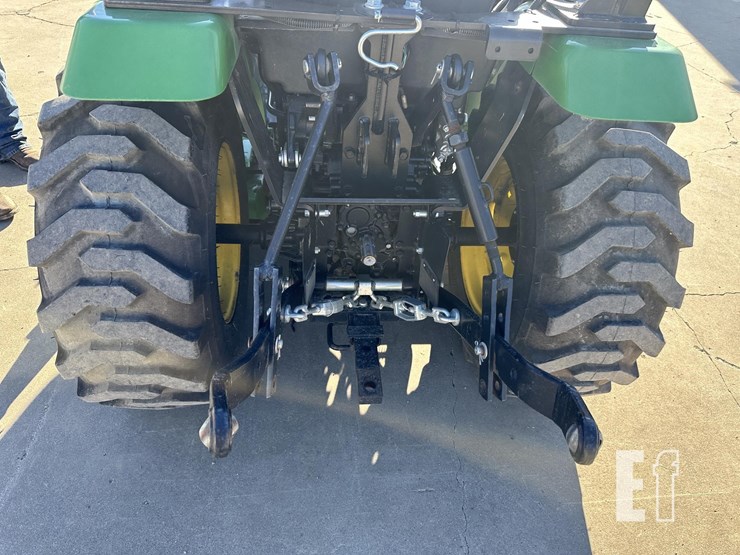 2015-john-deere-2025r-image-16