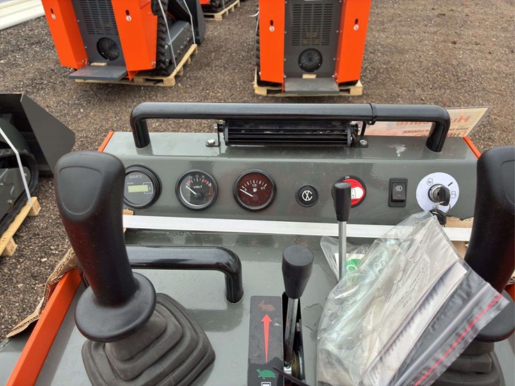 mini-2024-hrc600-skid-steer-image-9