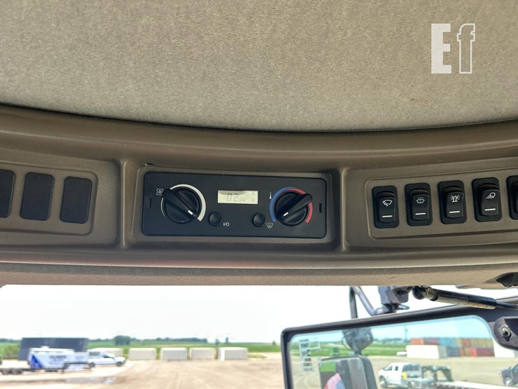 2007-case-ih-7010-image-84