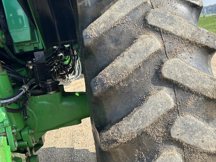 2005-john-deere-7520-image-27