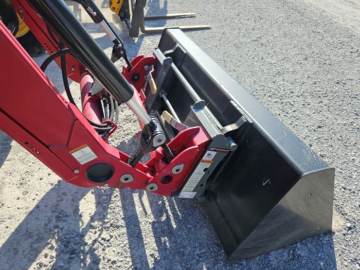 case-ih-farmall-115a-image-23