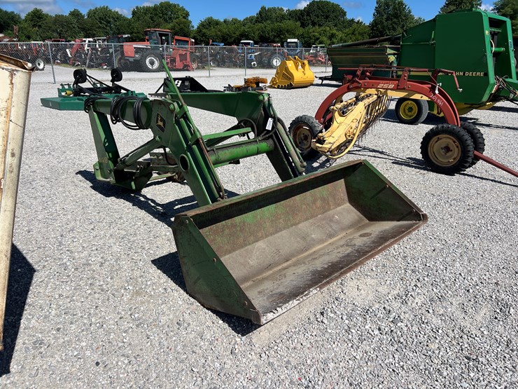 john-deere-148-image-7