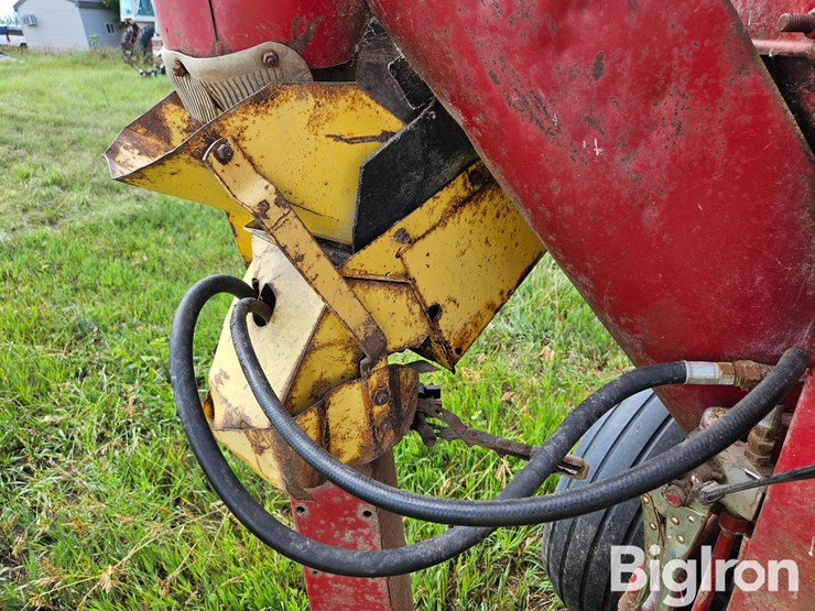 new-holland-355-image-15