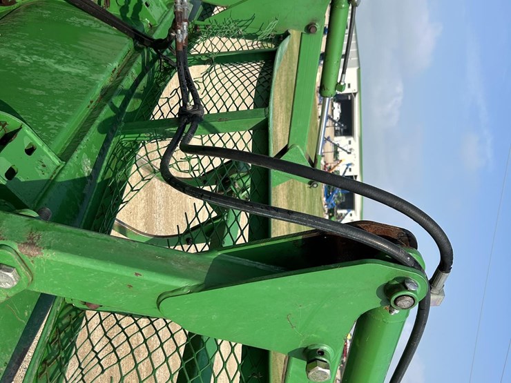 2005-john-deere-7520-image-43