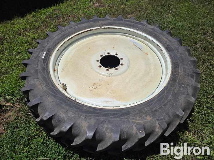 michelin-agribib-4c-300/90r42-tire-&-rim-image-8