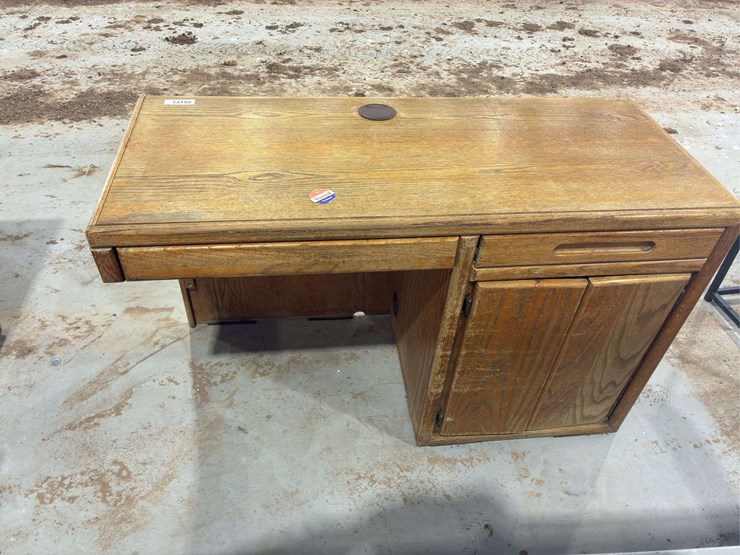 wooden-desk-image-1