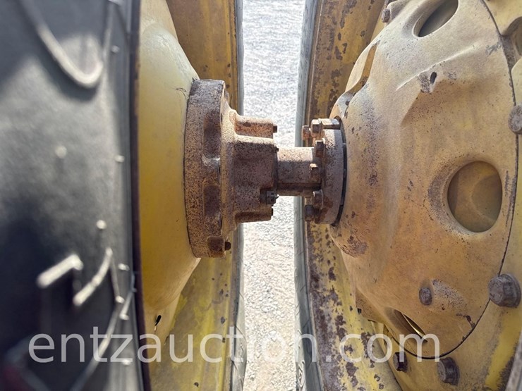 2005-john-deere-8320-image-13