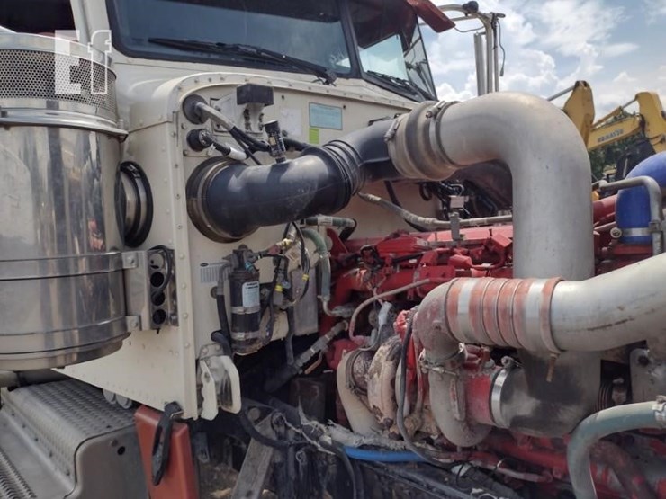 peterbilt-389-image-18