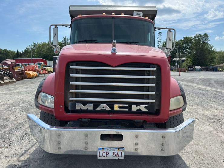 2009-mack-granite-gu813-image-7