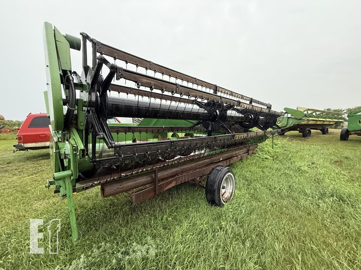 john-deere-220-image-3