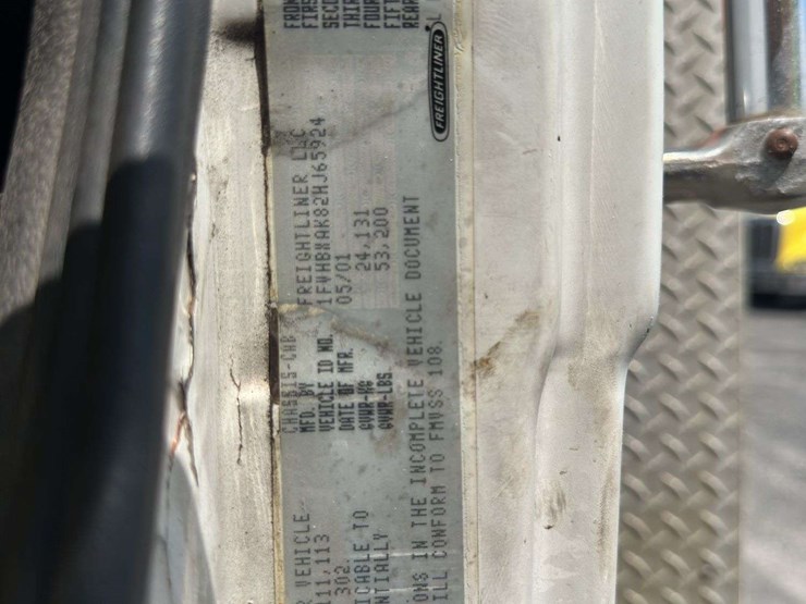 2002-freightliner-fl80-image-28