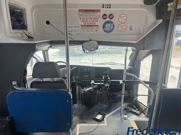 2012-chevrolet-express-4500-image-24