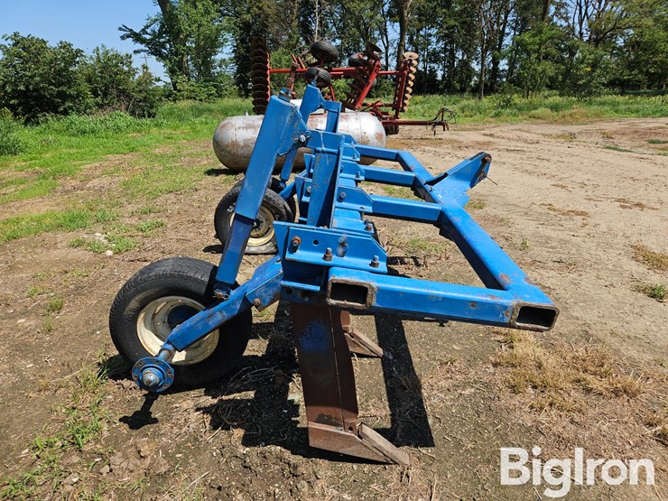 5-shank-3-pt-ripper-w/adjustable-gauge-wheels-image-4