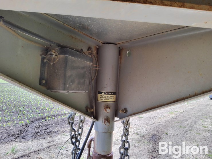 2002-wilson-5724t-t/a-gooseneck-livestock-trailer-image-10