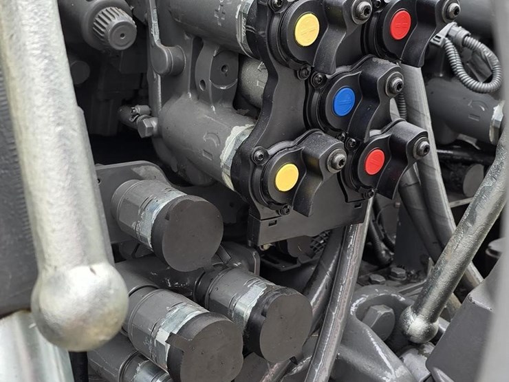 2020-challenger-mt743-image-11