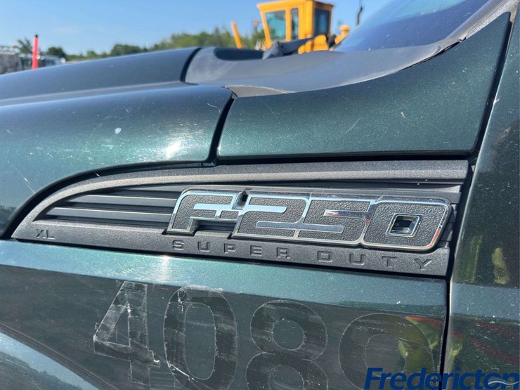 2014-ford-f250-xl-image-17