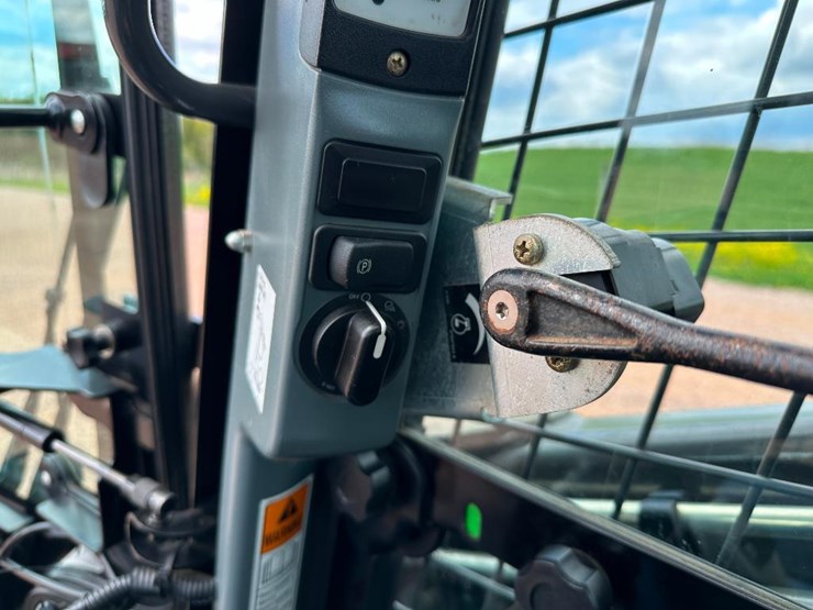 2018-new-holland-l228-image-35