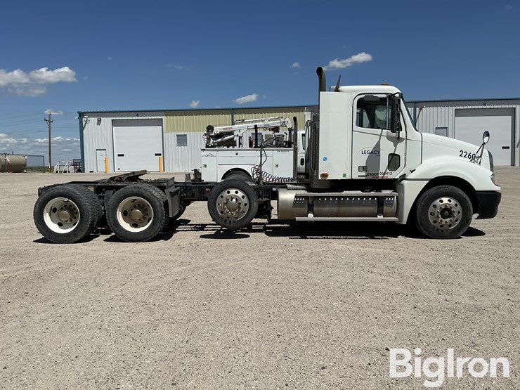2008-freightliner-columbia-120-image-4