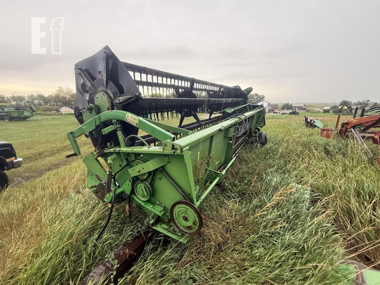john-deere-220-image-8