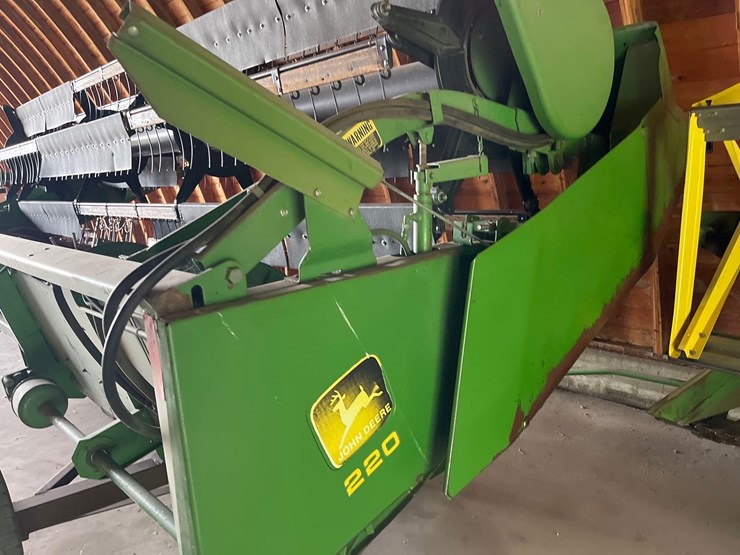 john-deere-220-image-7