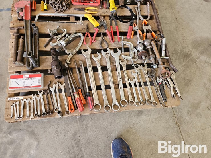 pallet-of-misc.-tools,-parts,-&-fasteners-image-9
