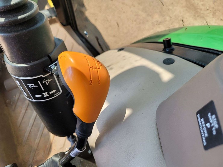 2022-john-deere-5055e-image-15