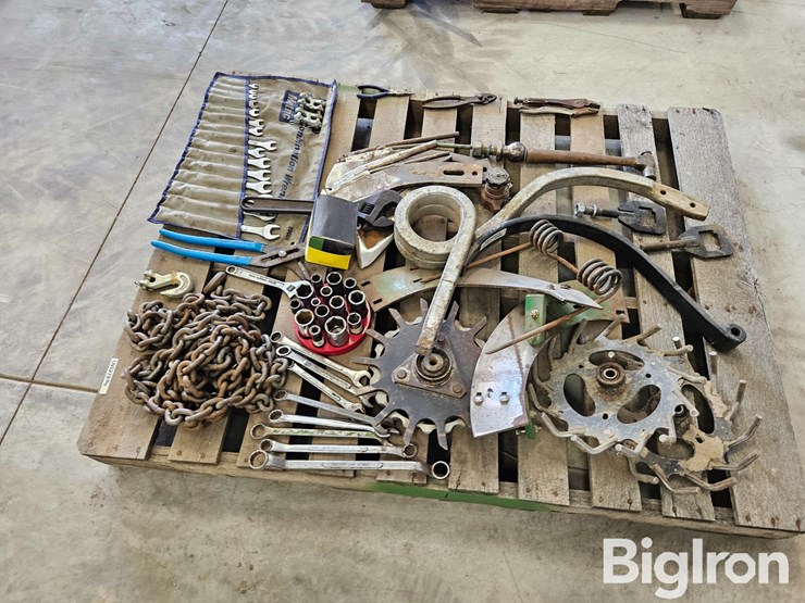 pallet-of-misc.-tools,-parts,-&-fasteners-image-12