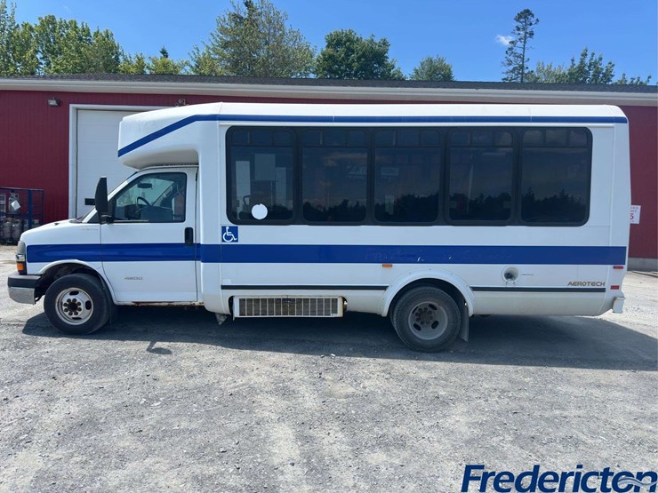 2012-chevrolet-express-4500-image-6