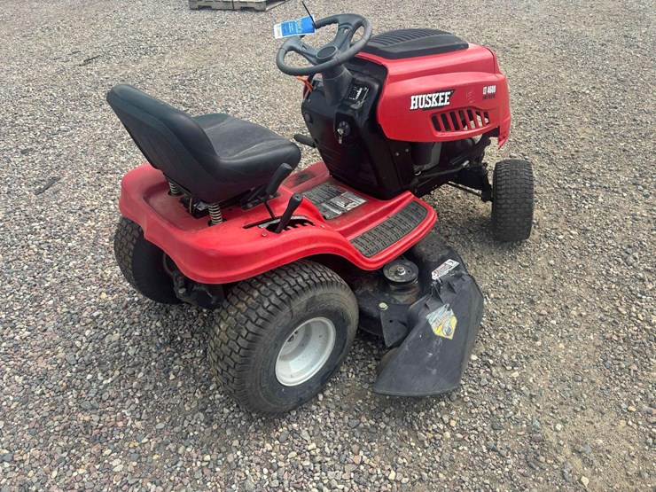 huskee-lt-4600-lawn-tractor-image-3