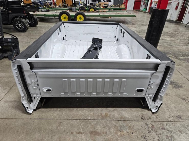 #422-•-2024-ford-8'-pick-up-truck-box-image-8