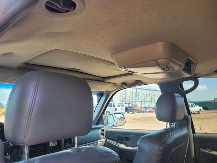 2004-chevrolet-tahoe-image-7