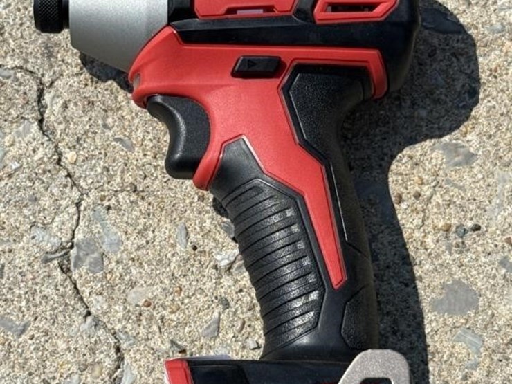 milwaukee-quarter-inch-hex-impact-driver-m-18-image-1