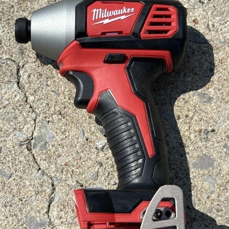 Milwaukee quarter inch hex impact Driver M 18