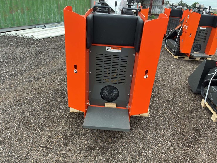 mini-2024-hrc600-skid-steer-image-10