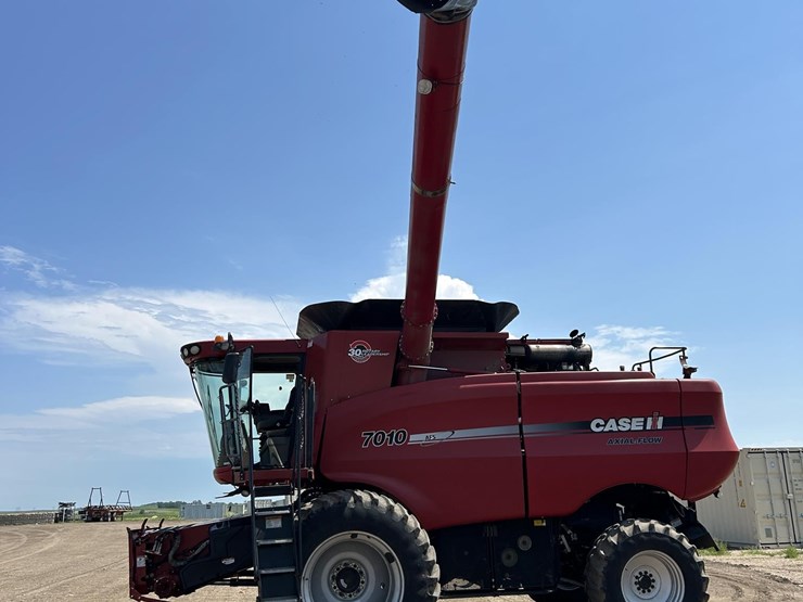 2007-case-ih-7010-image-89