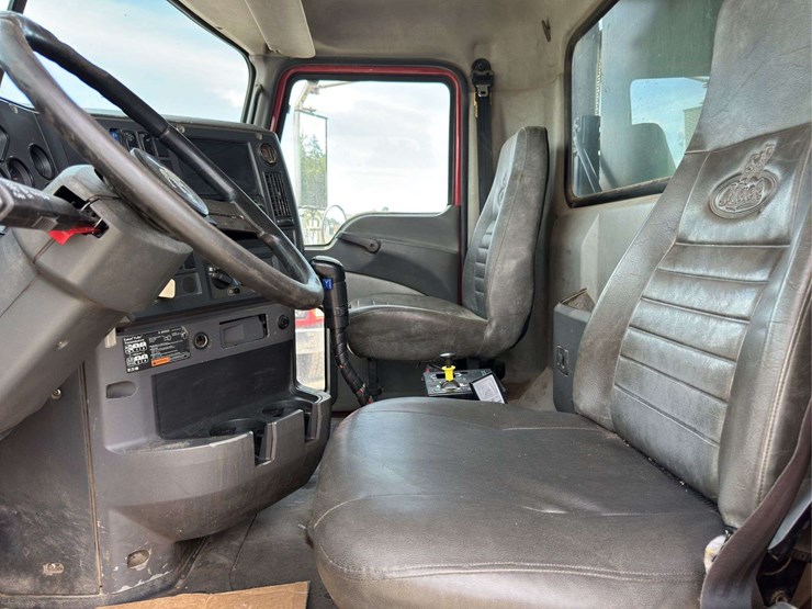 2009-mack-granite-gu813-image-16