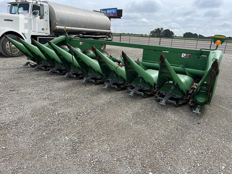2013-john-deere-608c-image-2