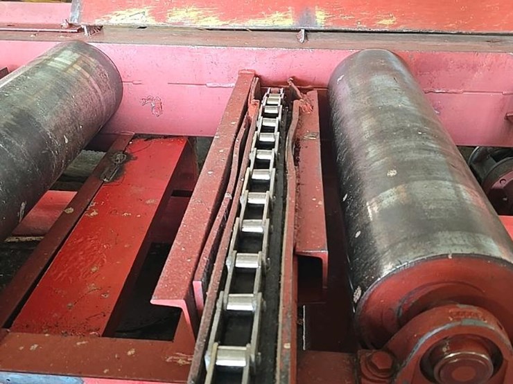 #115-•-roll-case-with-conveyor-and-side-transfer-deck-image-35