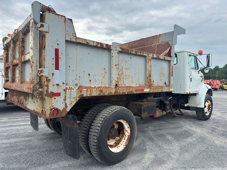 2000-international-8100-image-3