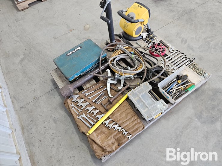 pallet-of-misc.-tools,-parts,-&-fasteners-image-4