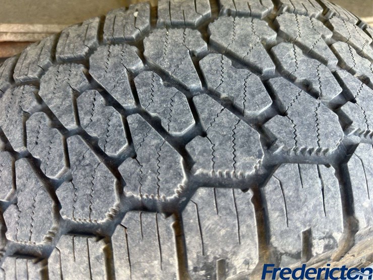 2014-ford-f250-xl-image-9