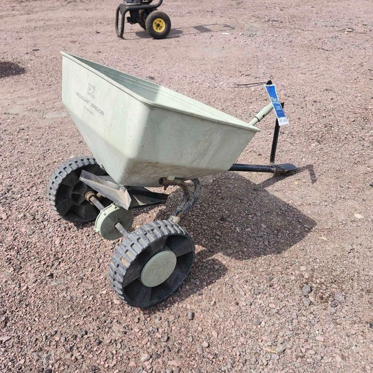 Pull Behind Fertilizer Spreader